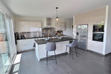 Moderne, spacieux et lumineux attique de 5.5 pièces
