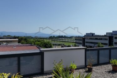 Moderne, spacieux et lumineux attique de 5.5 pièces